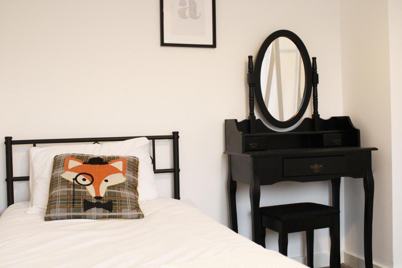 - Private Flat With Garden & Parking 01 Apartment *